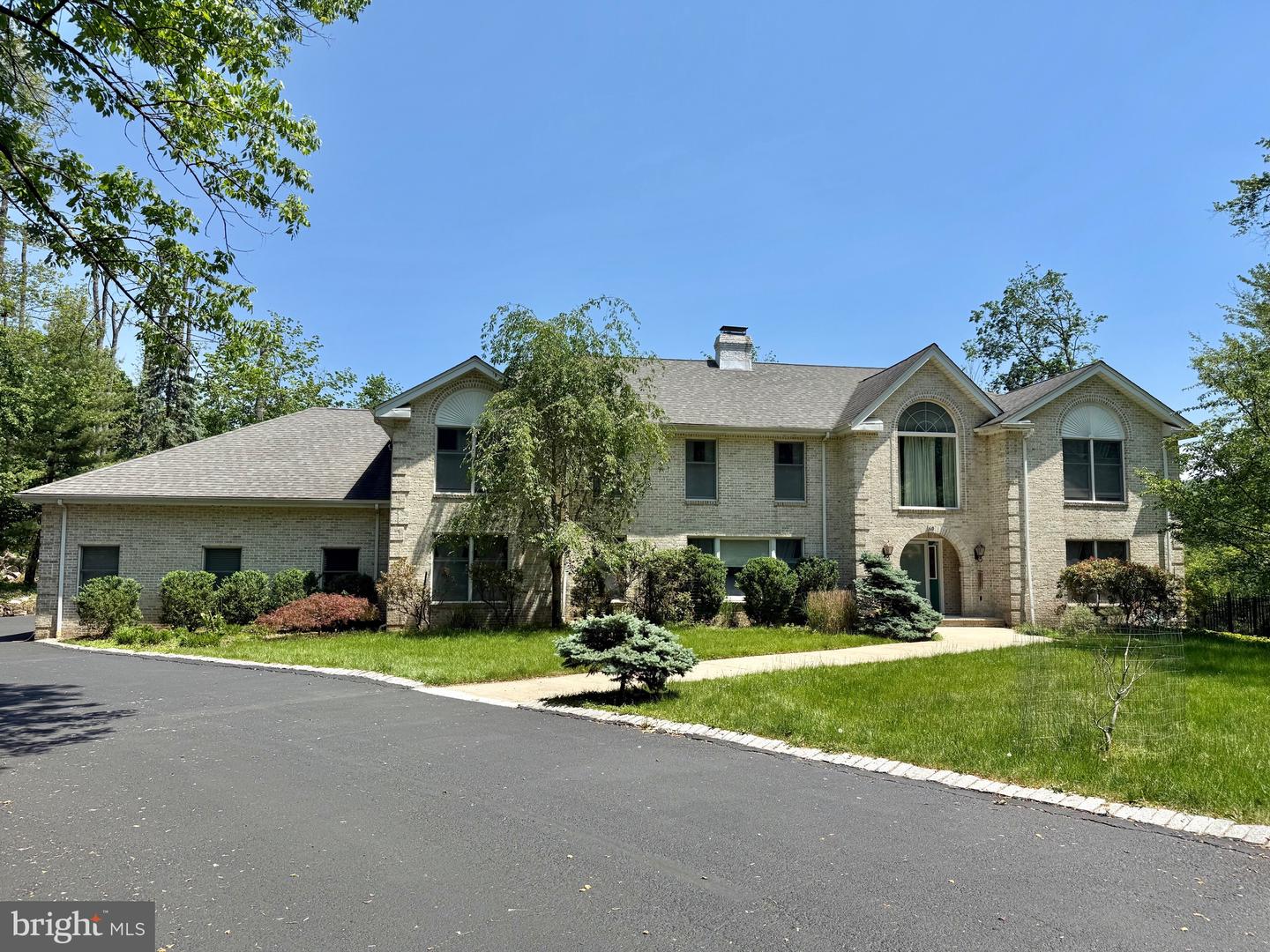 60 EVERGREEN LN
