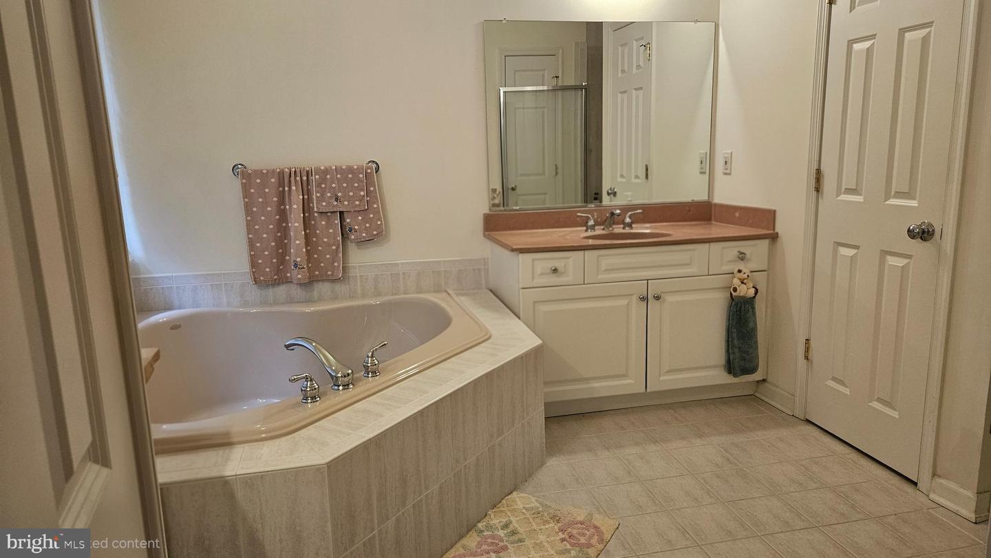 5 Jupiter Hills Ct Property Photo 4