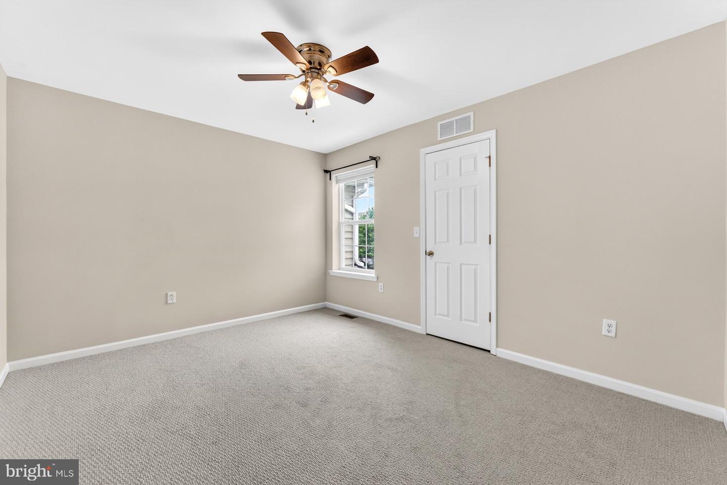 84 Autumn Ln Property Photo 22