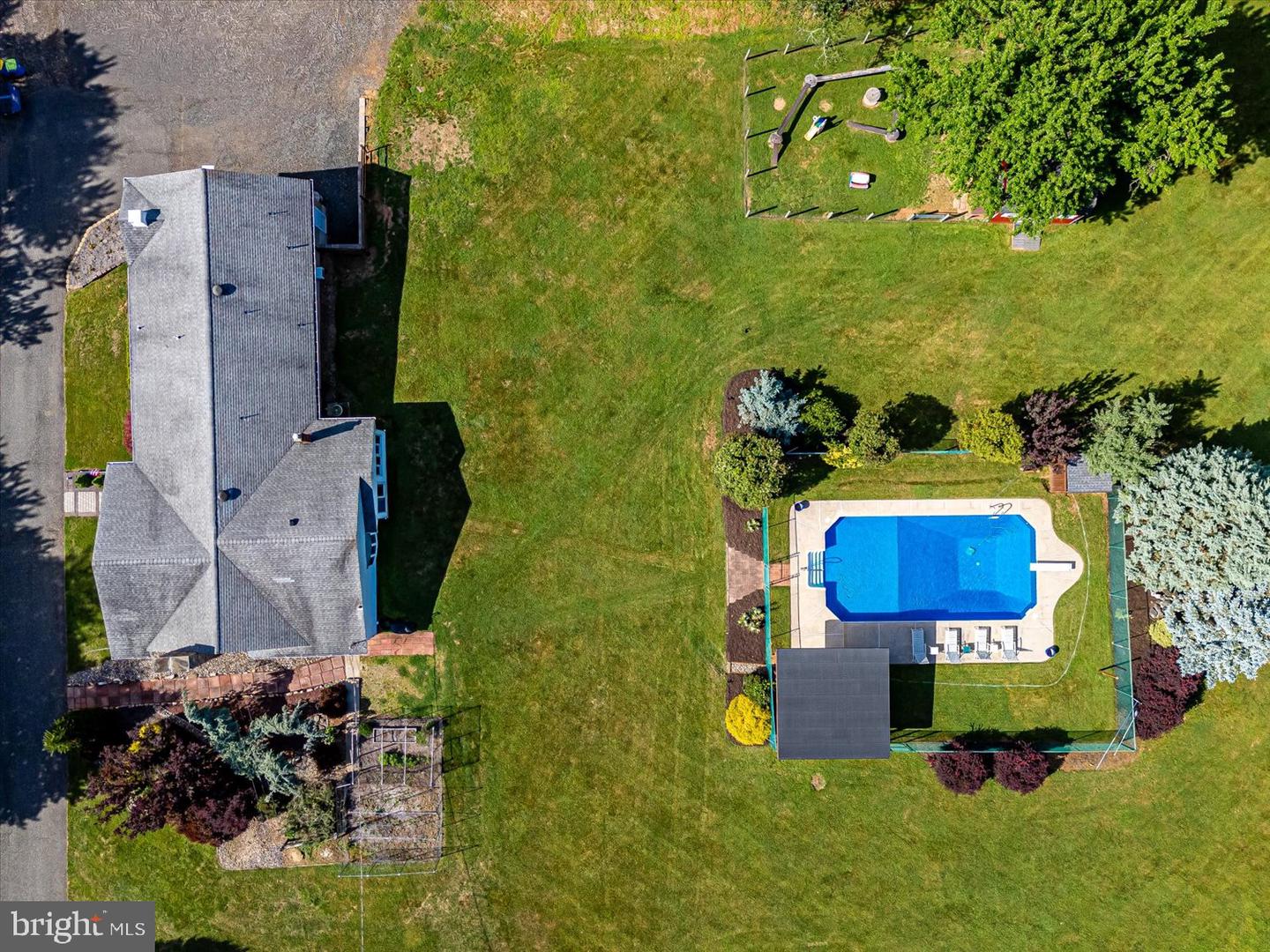 327 SUMMER RD
