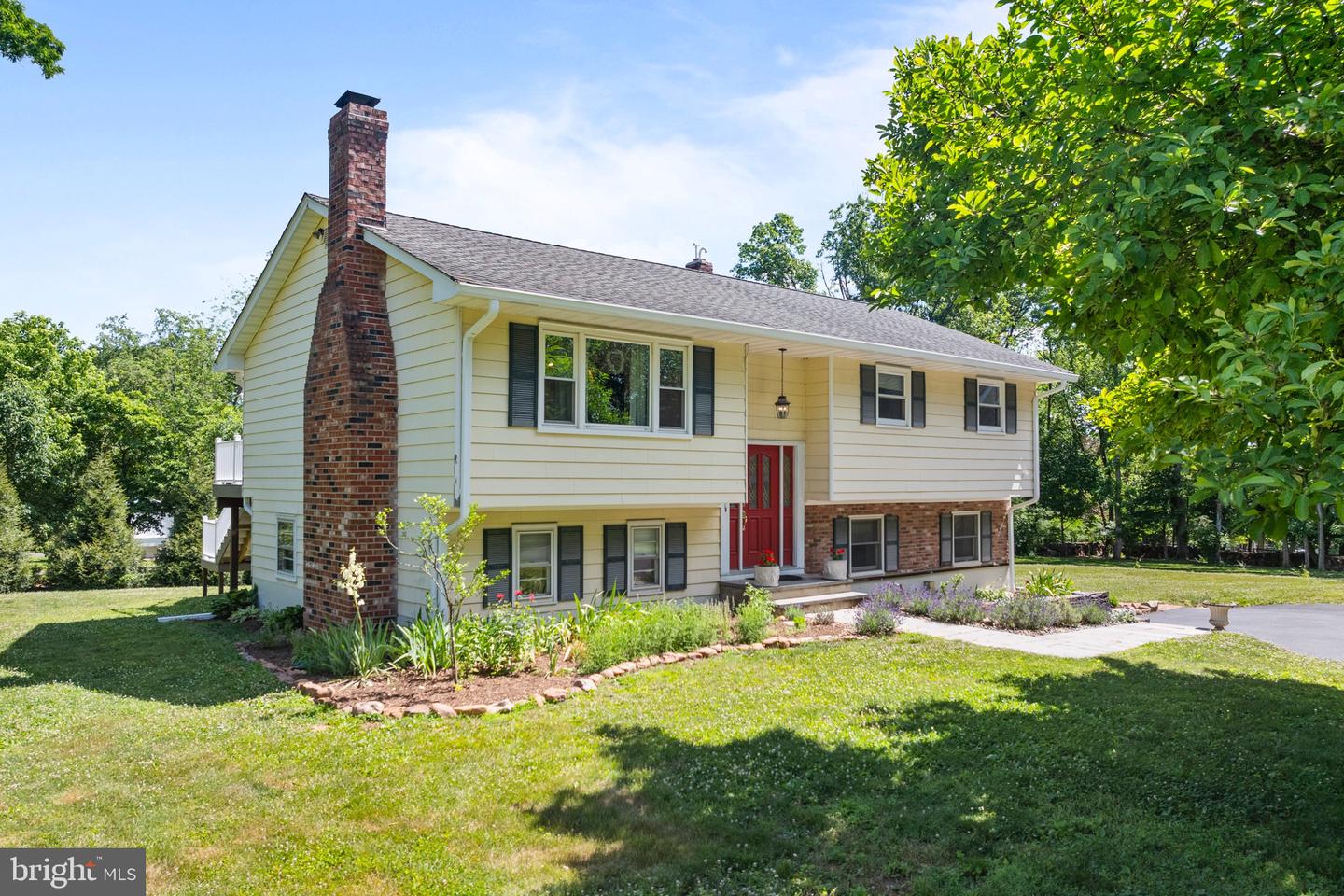 29 Oxford Cir Property Photo 1