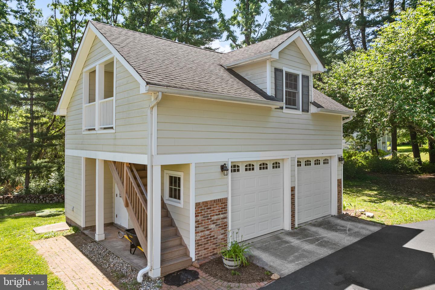 29 Oxford Cir Property Photo 8