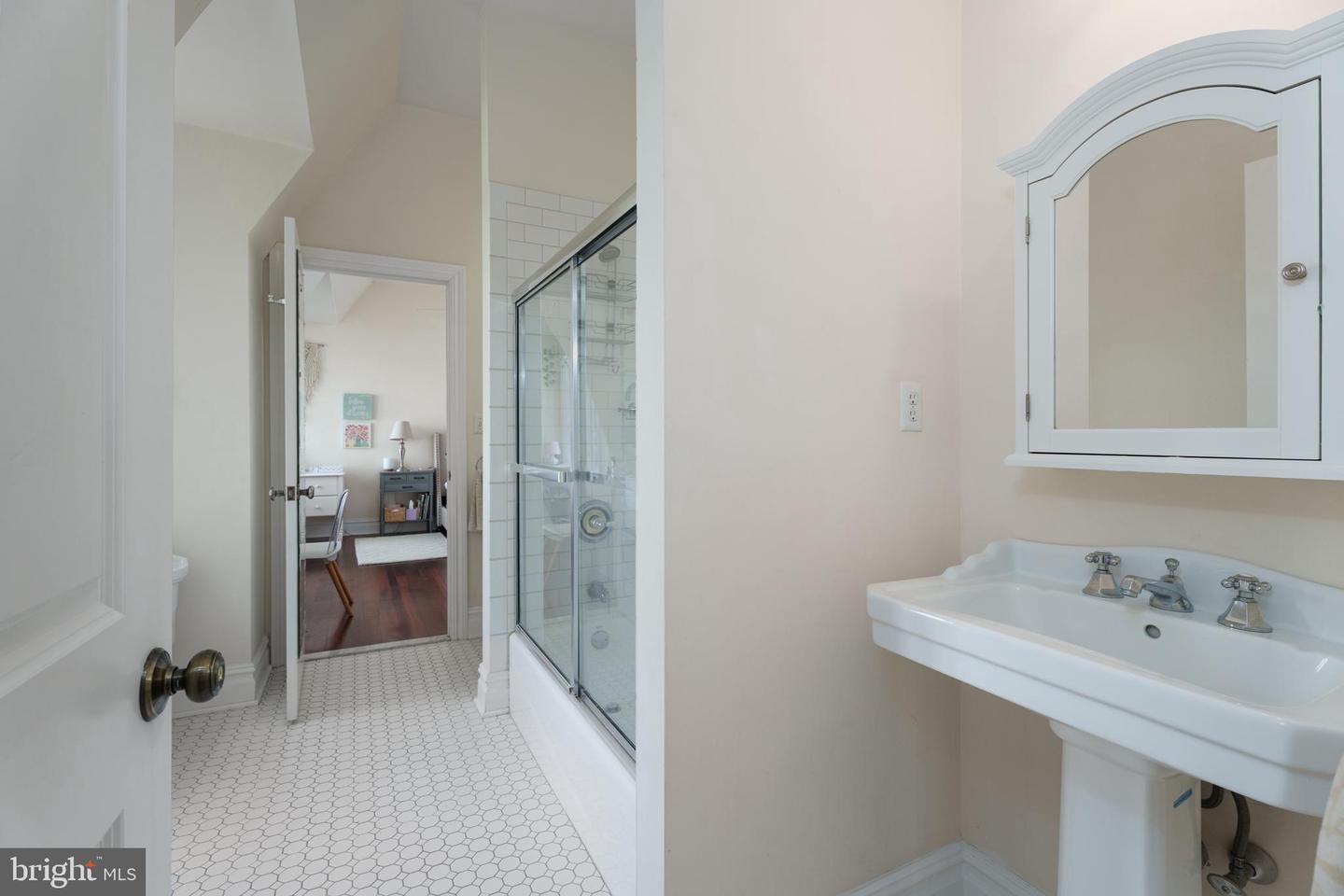 8 Flanders Valley Ct Property Photo 35