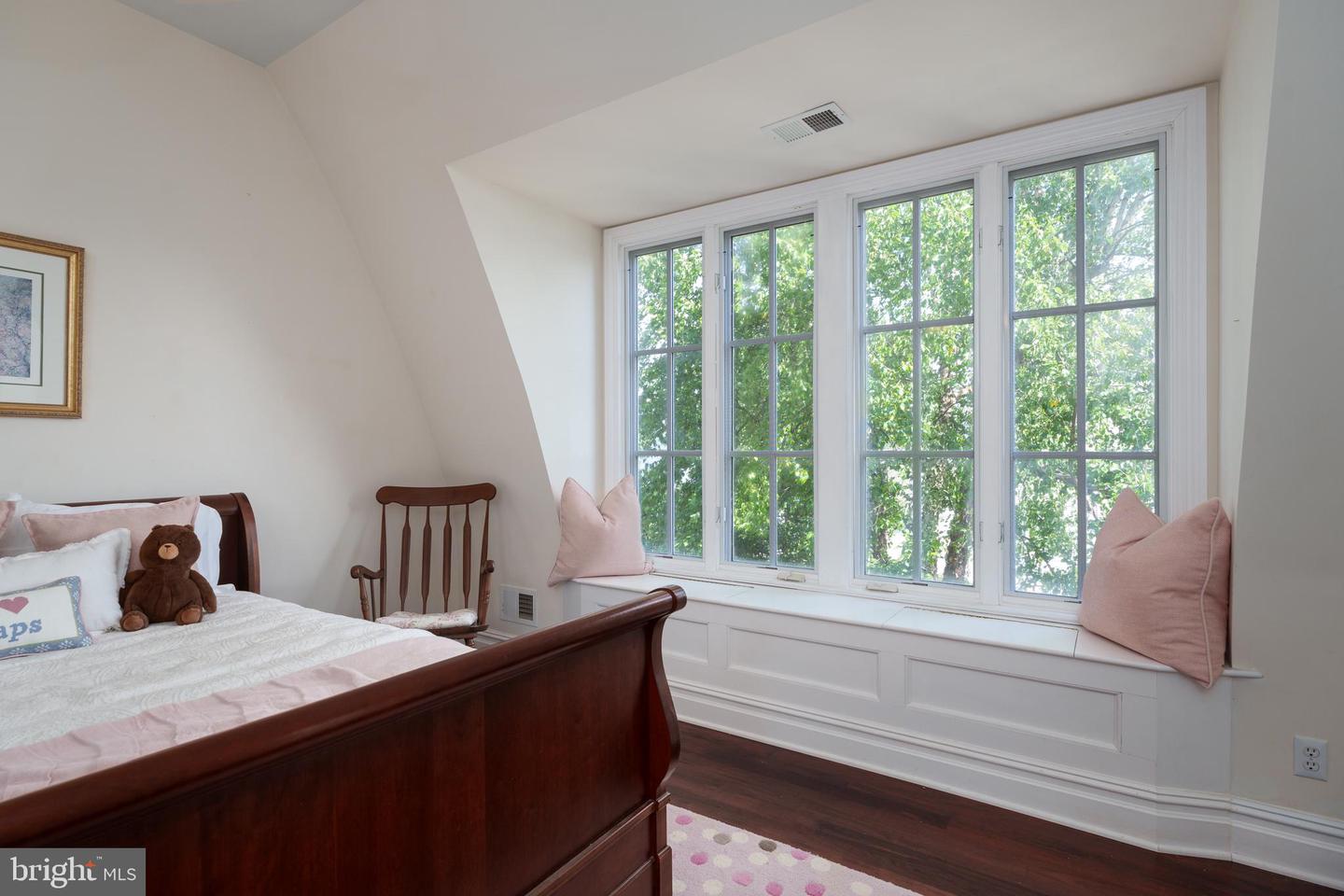 8 Flanders Valley Ct Property Photo 37