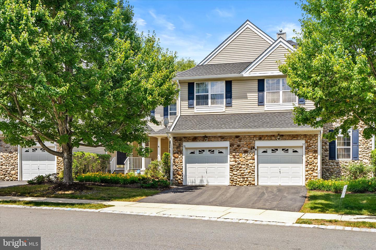 55 Scarlet Oak Dr Property Photo 1