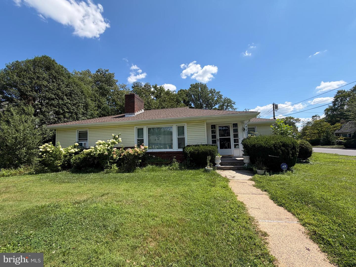 240 Muriel Ave Property Photo 1