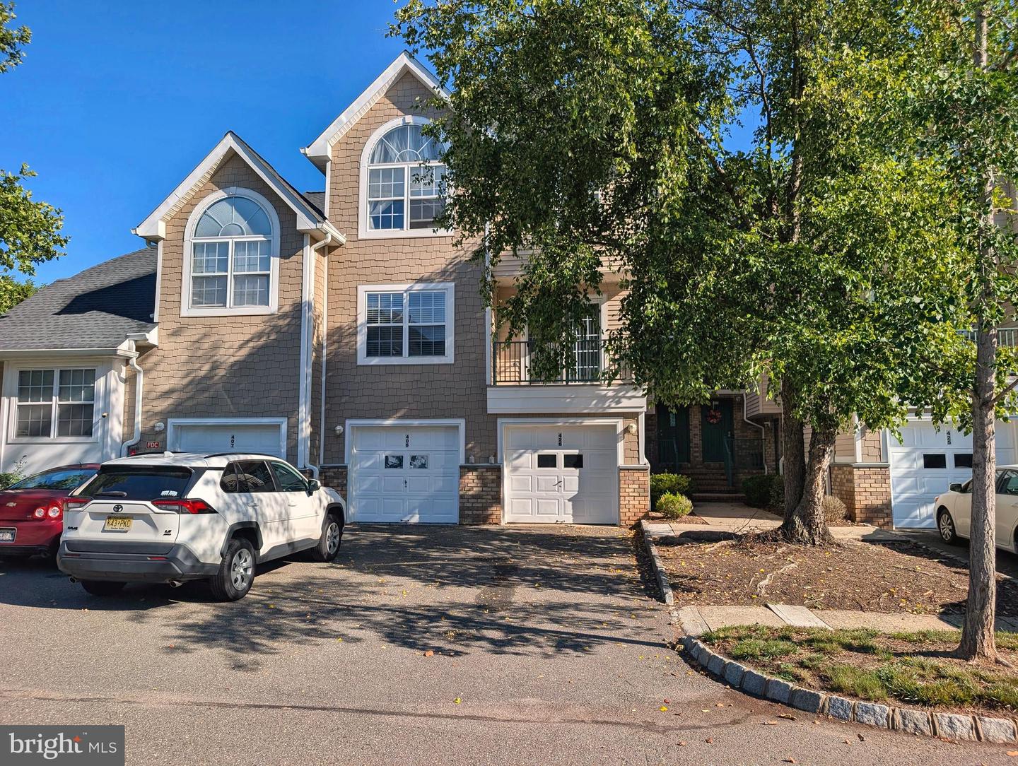 406 RHOADS DR