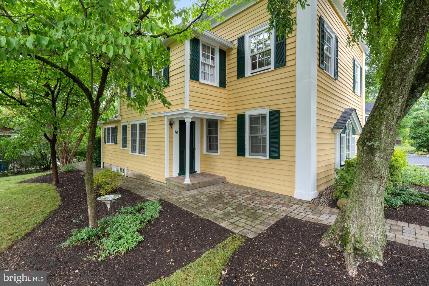 86 Washington St Property Photo 2