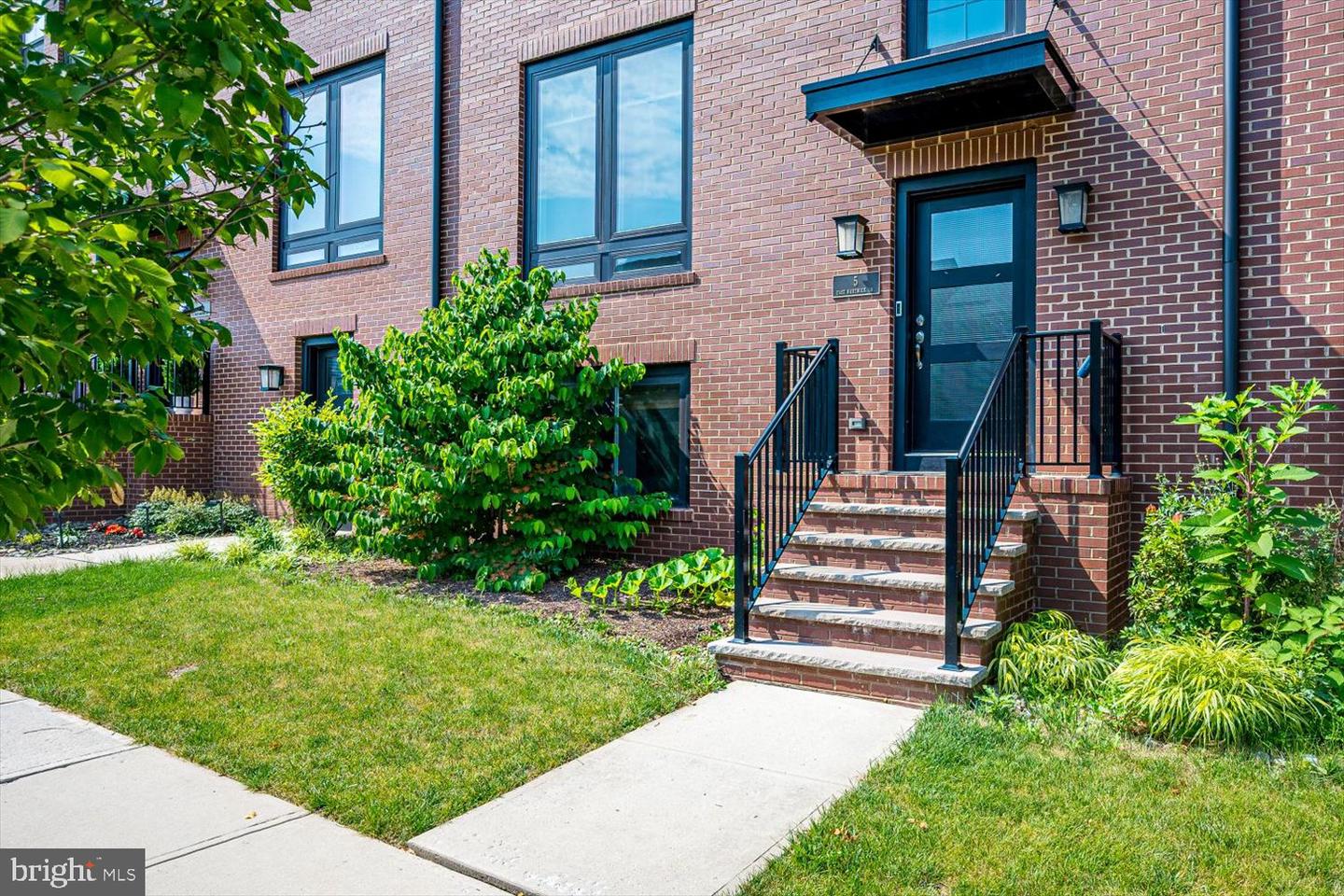 5 E Hartwick Dr Property Photo 1