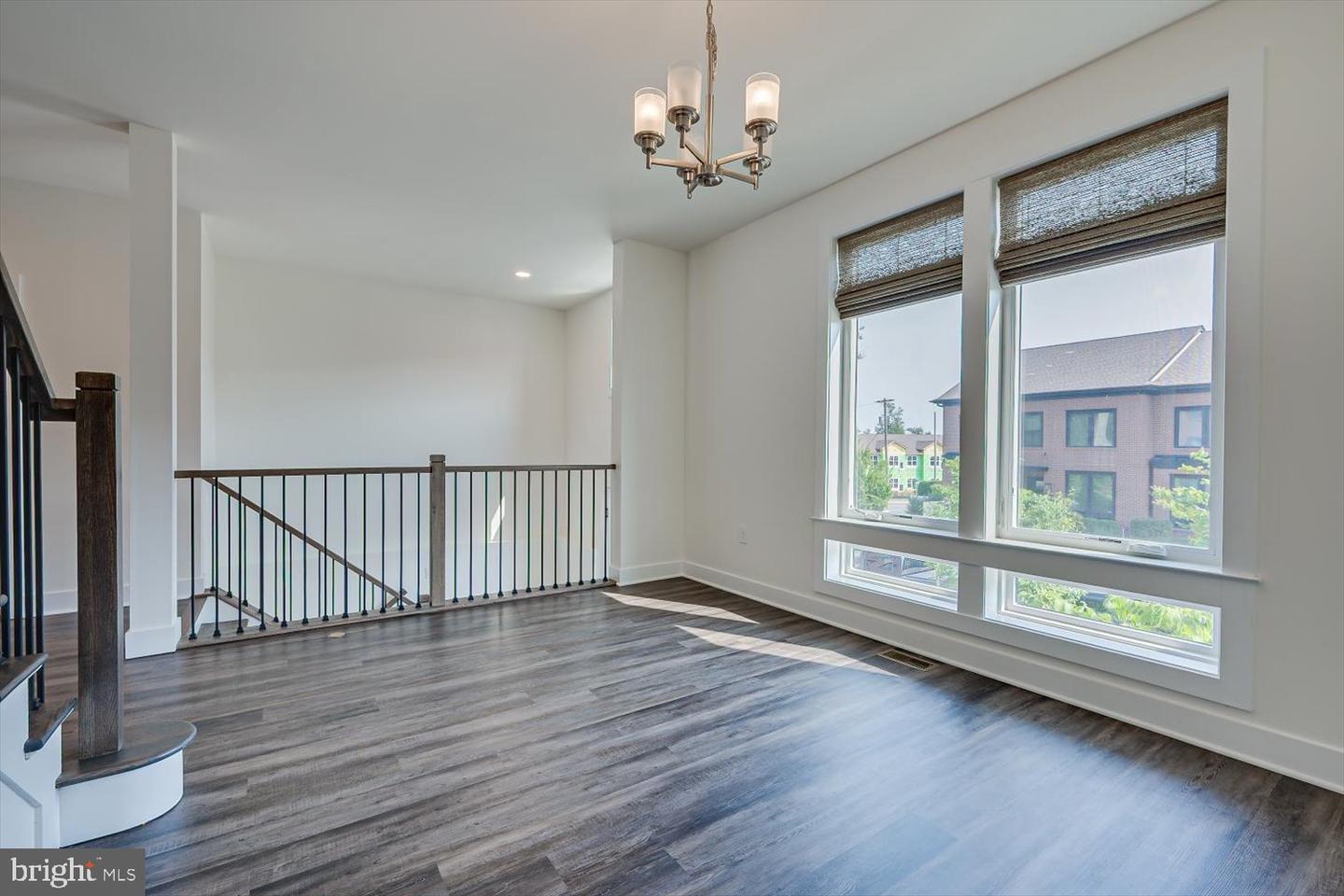 5 E Hartwick Dr Property Photo 2