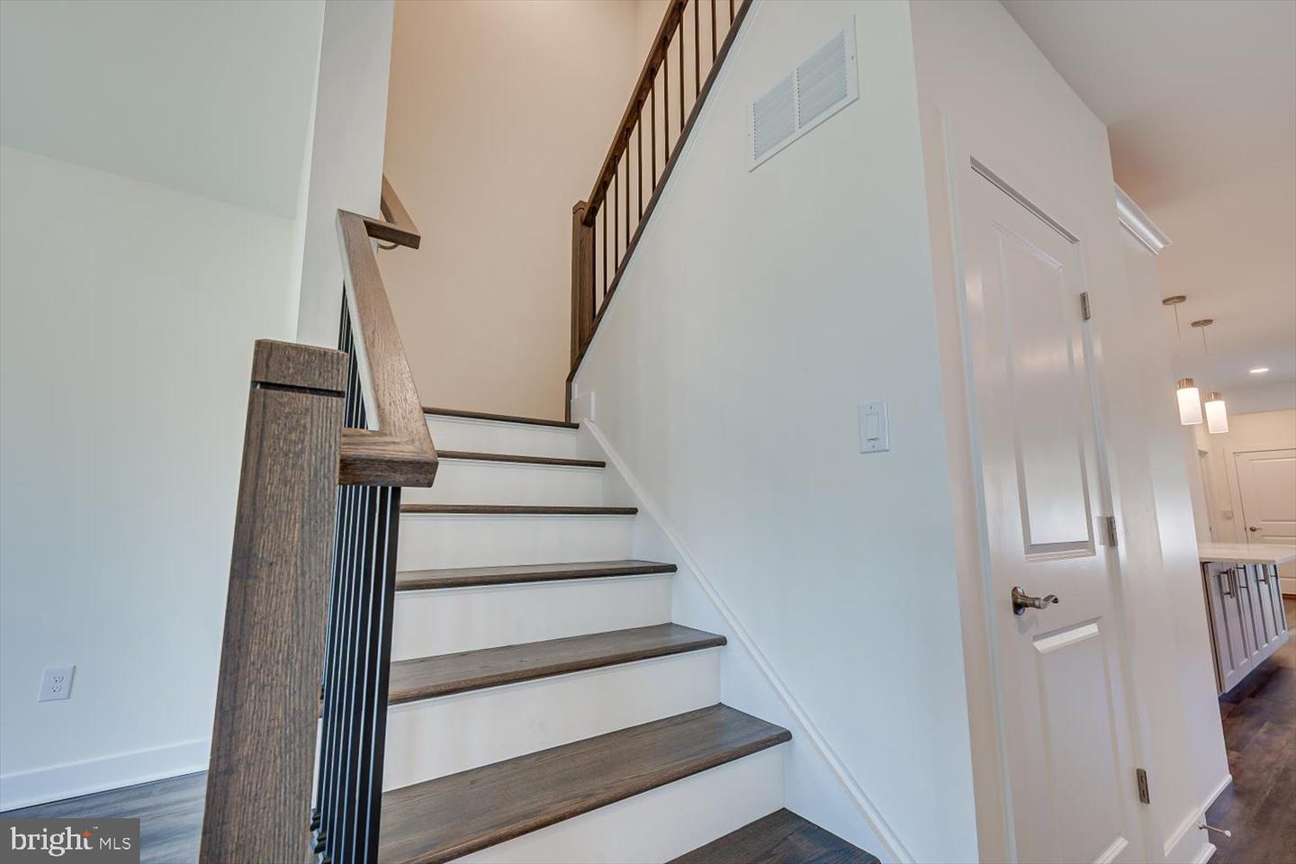5 E Hartwick Dr Property Photo 16