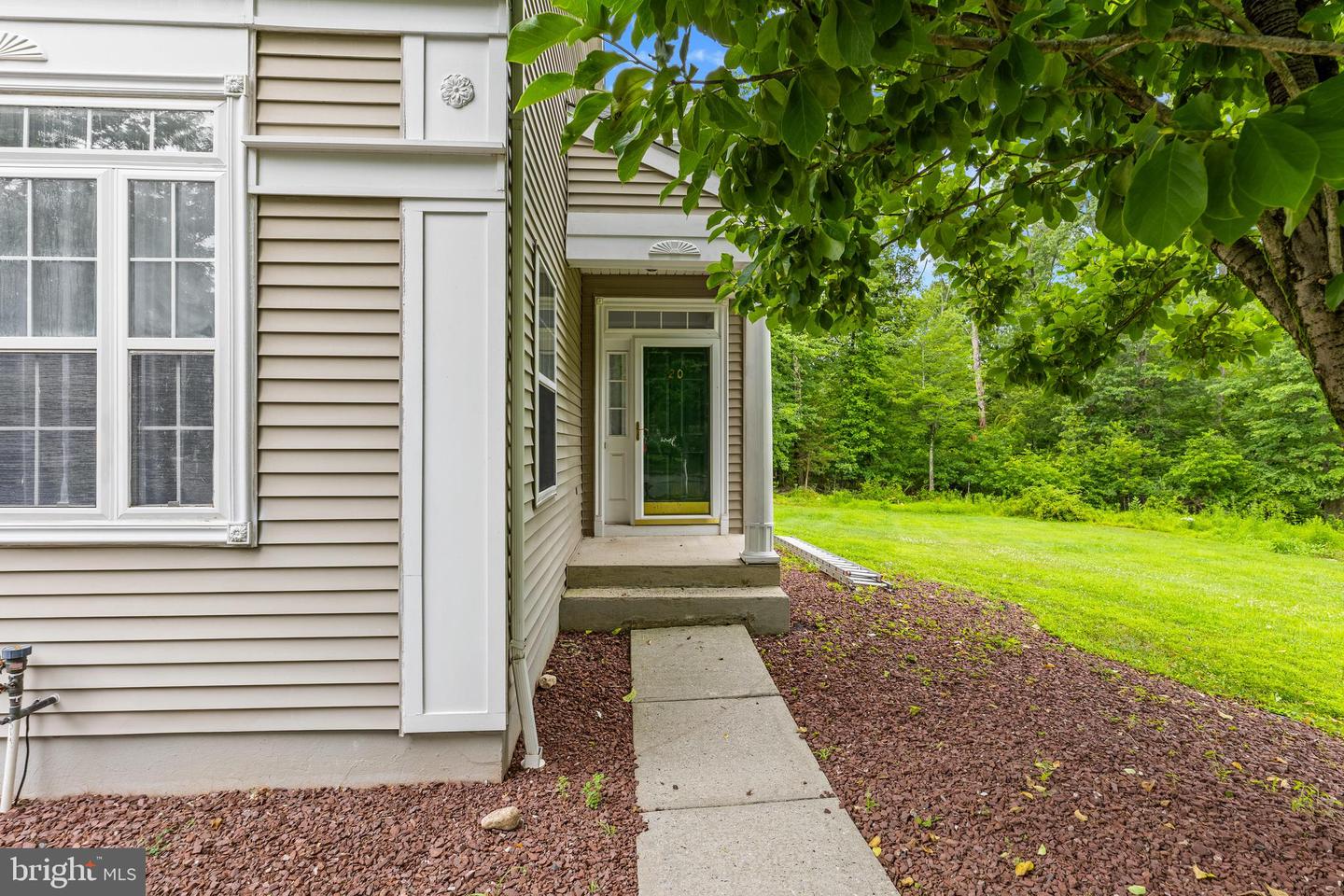 20 Cambridge Ct Property Photo 2