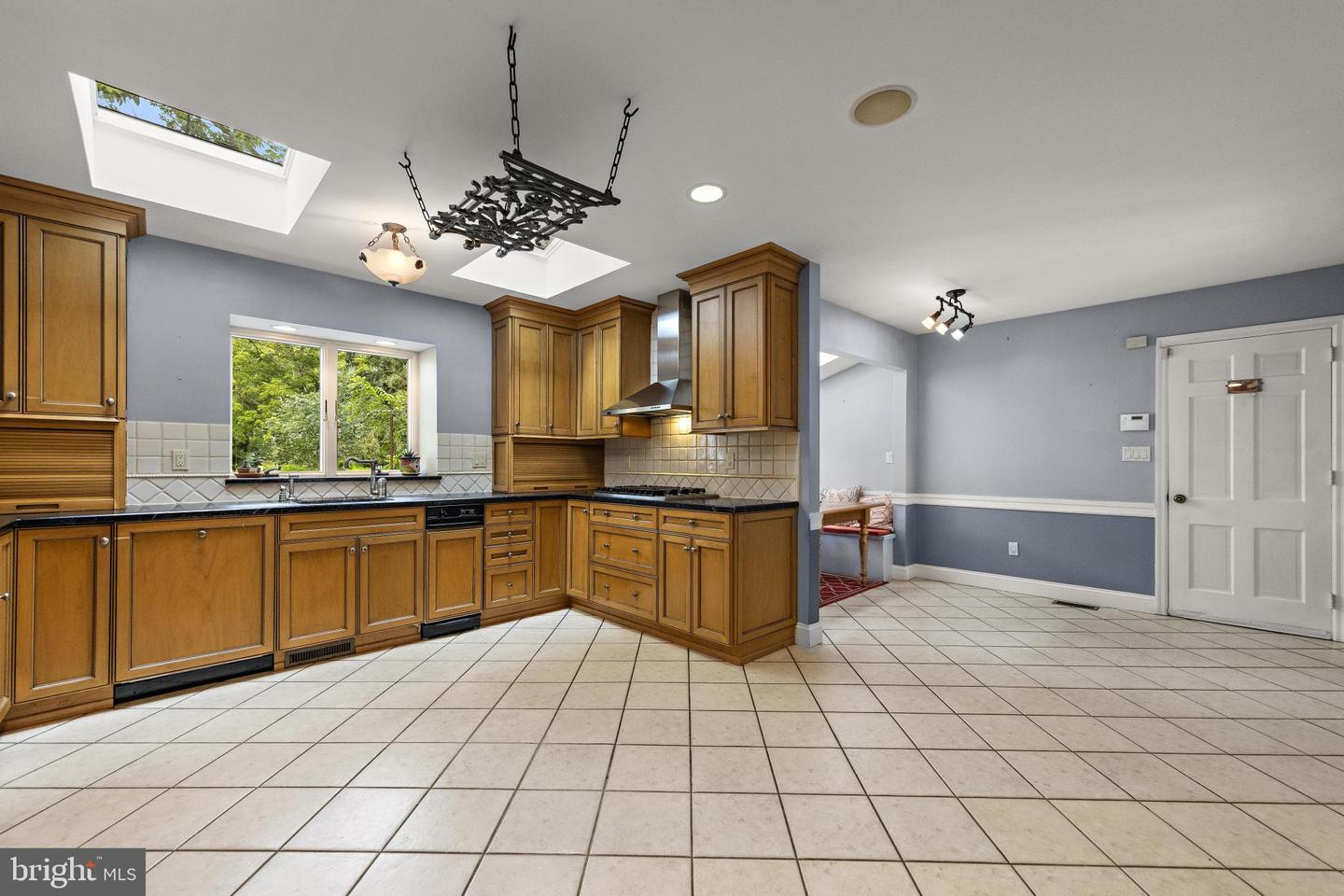 186 Fairview Rd Property Photo 8