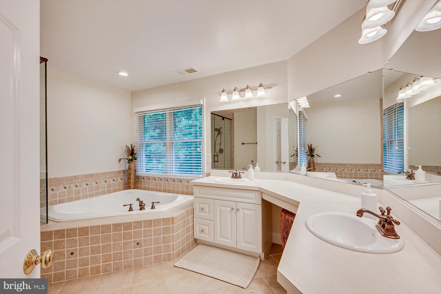 2 Jupiter Hills Ct Property Photo 17