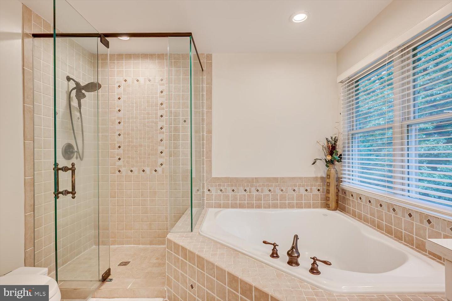 2 Jupiter Hills Ct Property Photo 18
