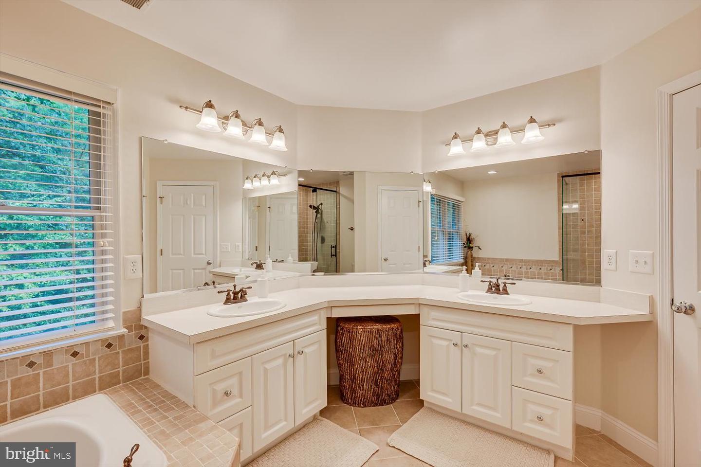2 Jupiter Hills Ct Property Photo 19