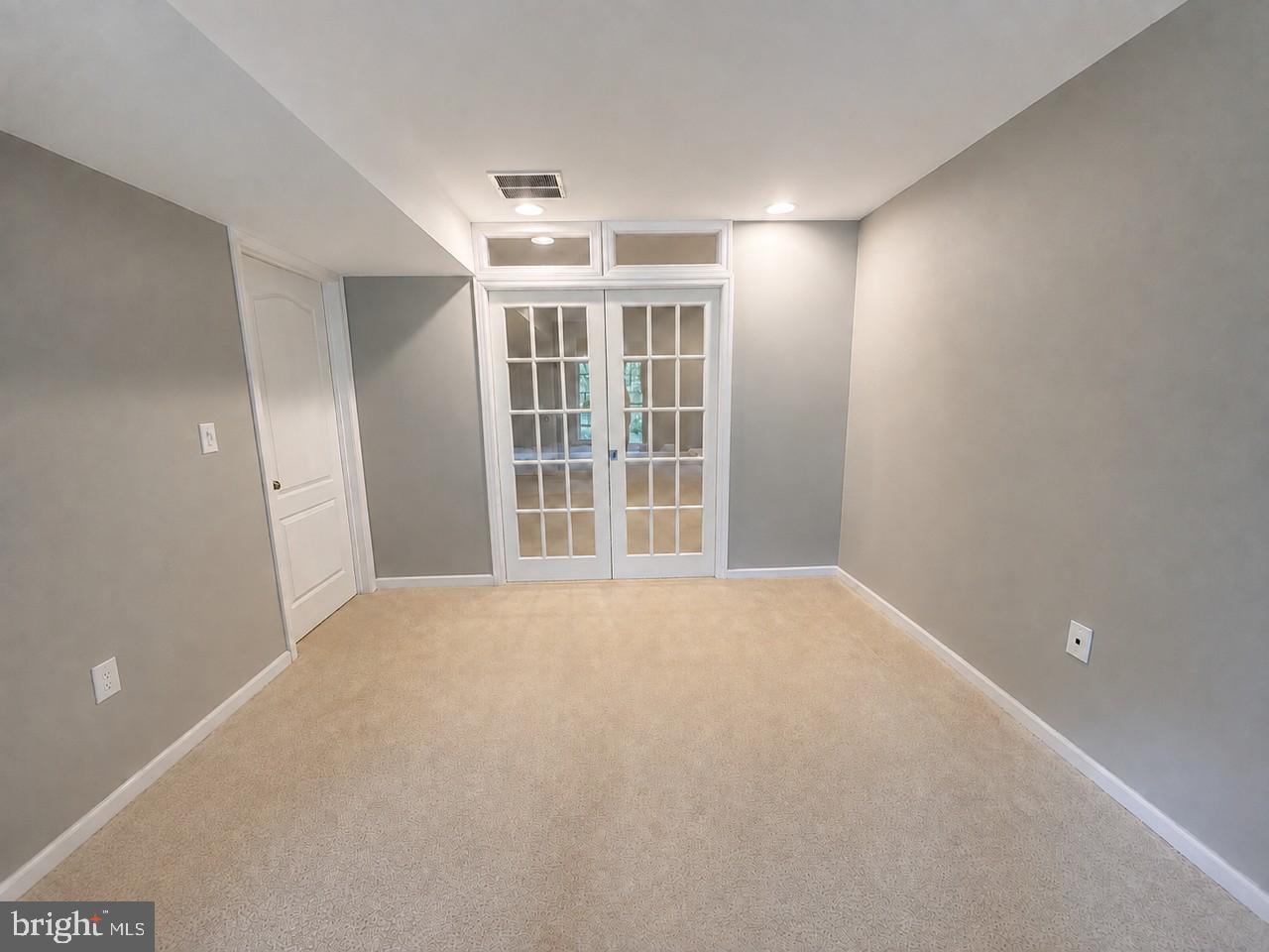 93 Autumn Ln Property Photo 16
