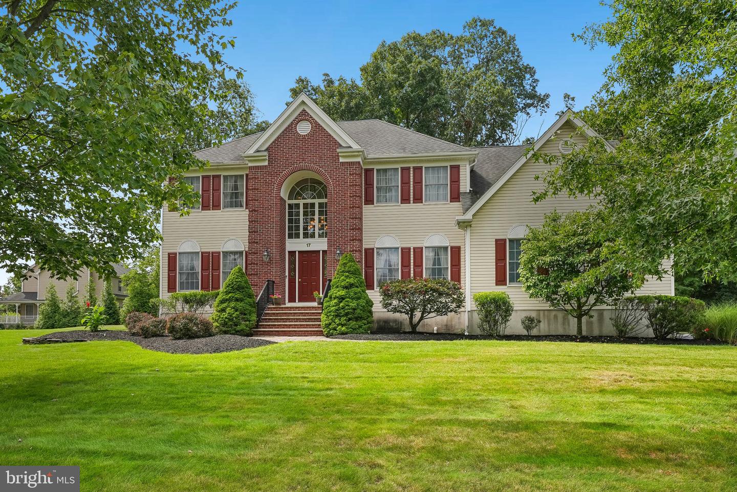 17 BURNISTON CT