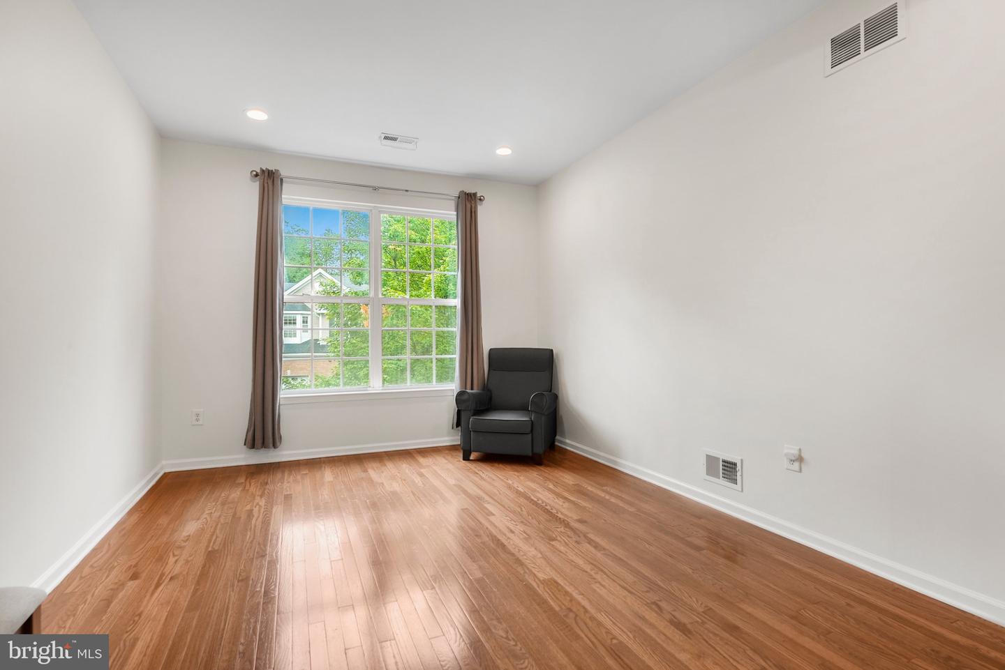 19 Jackson Ave Property Photo 17
