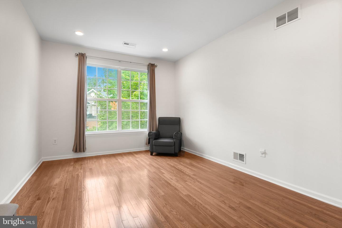19 Jackson Ave Property Photo 18