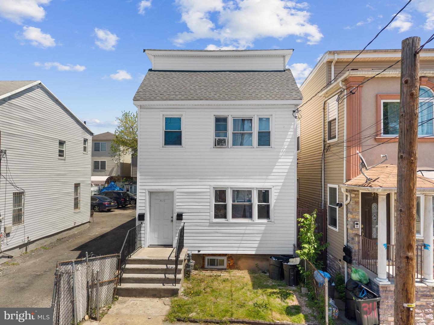 313 LIVINGSTON ST