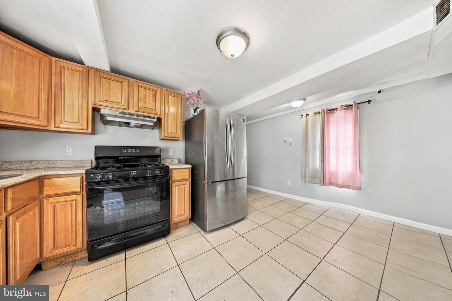 212 Port Ave Property Photo 4