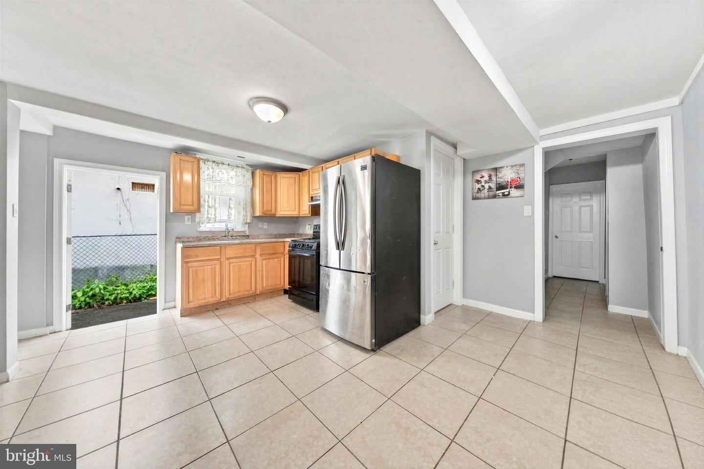212 Port Ave Property Photo 5