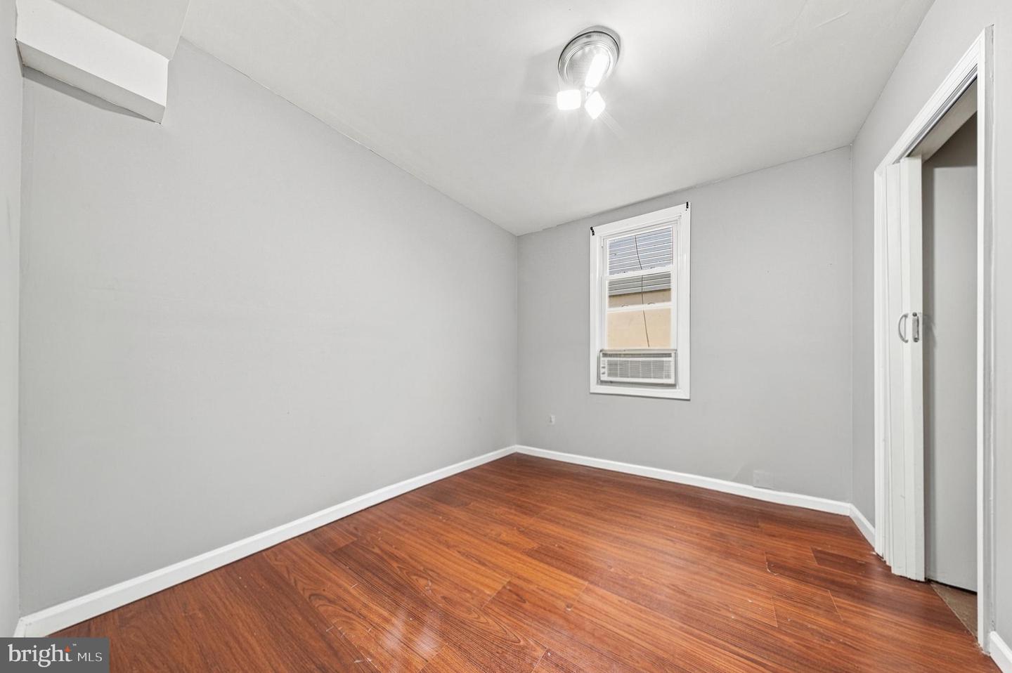 212 Port Ave Property Photo 8