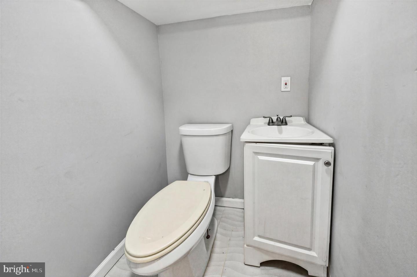 212 Port Ave Property Photo 10