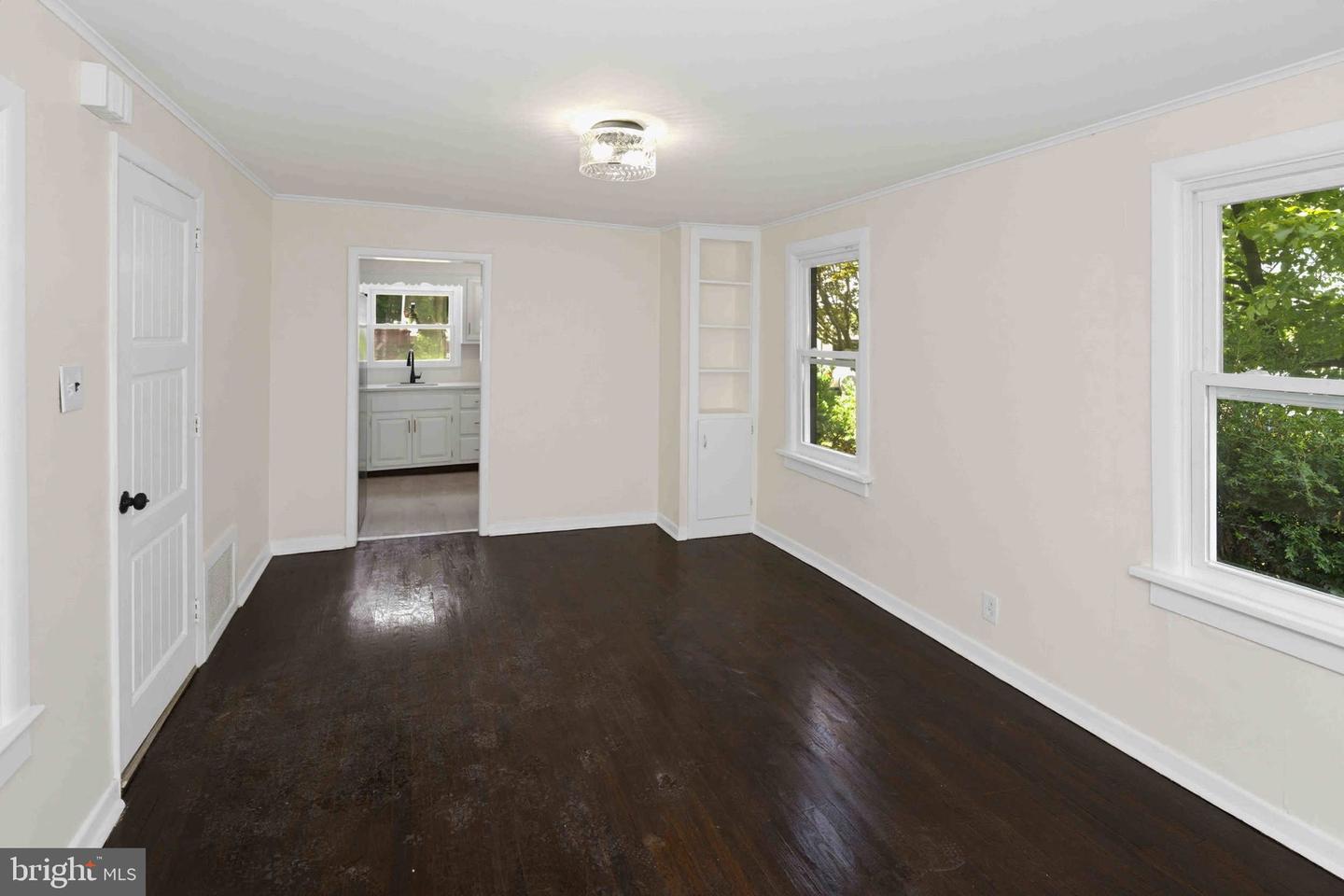 828 Mill St Property Photo 5