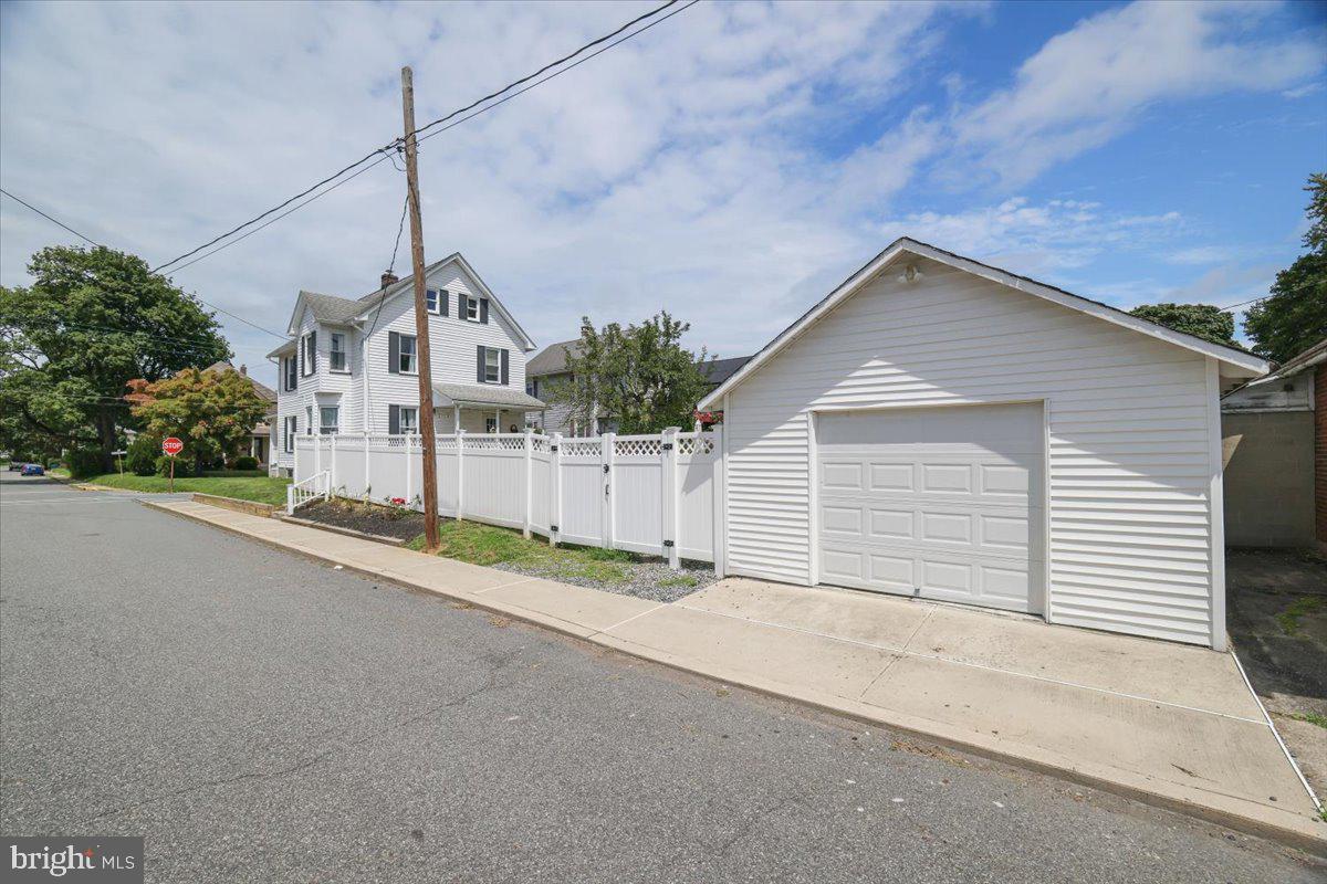 33 State Street Property Photo 13