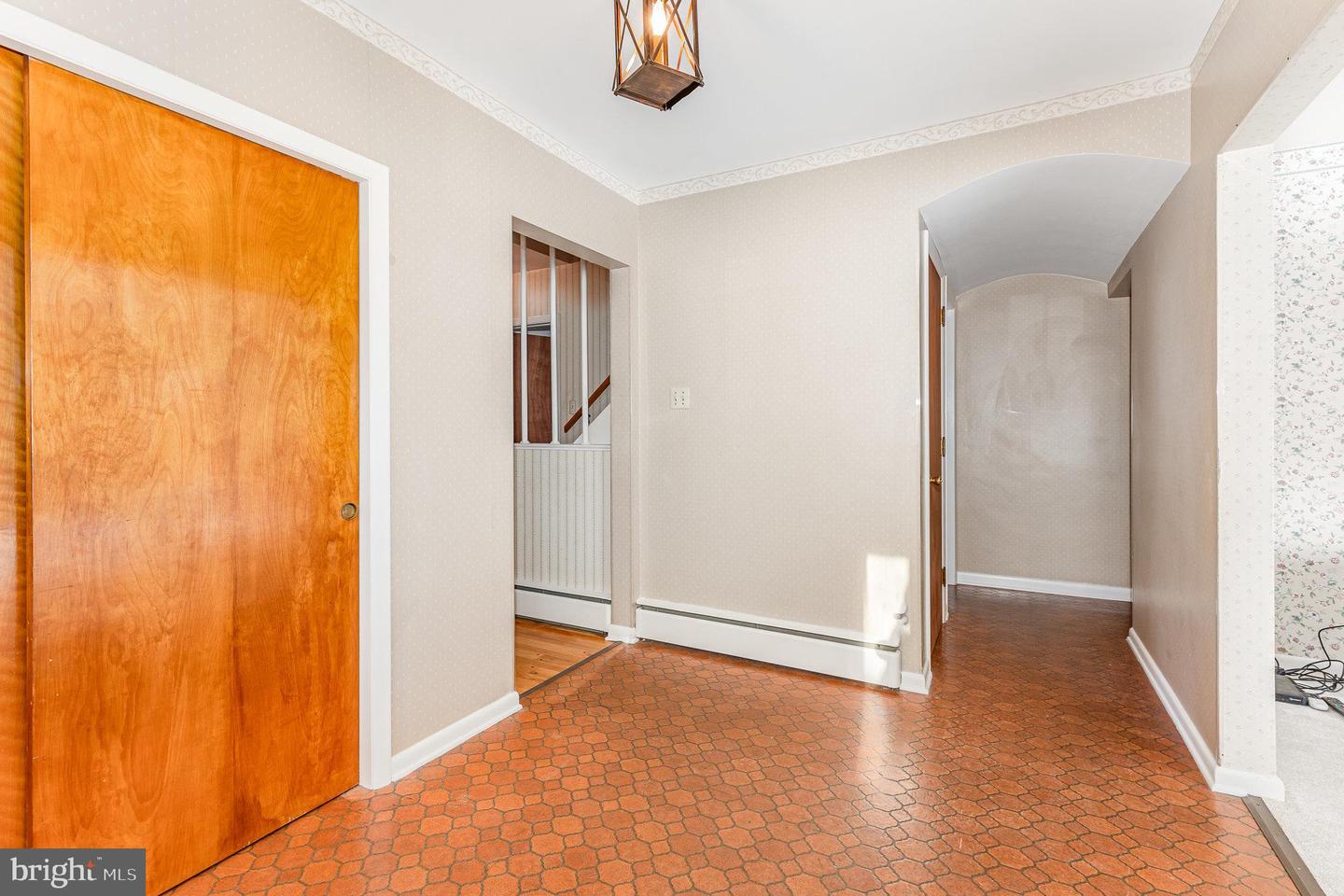 449 Glenwyn Dr Property Photo 6