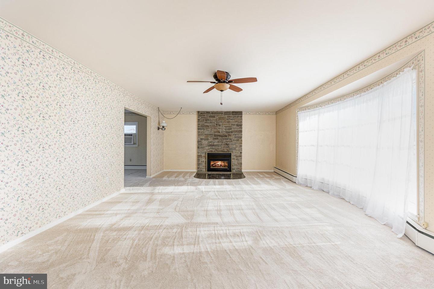 449 Glenwyn Dr Property Photo 8