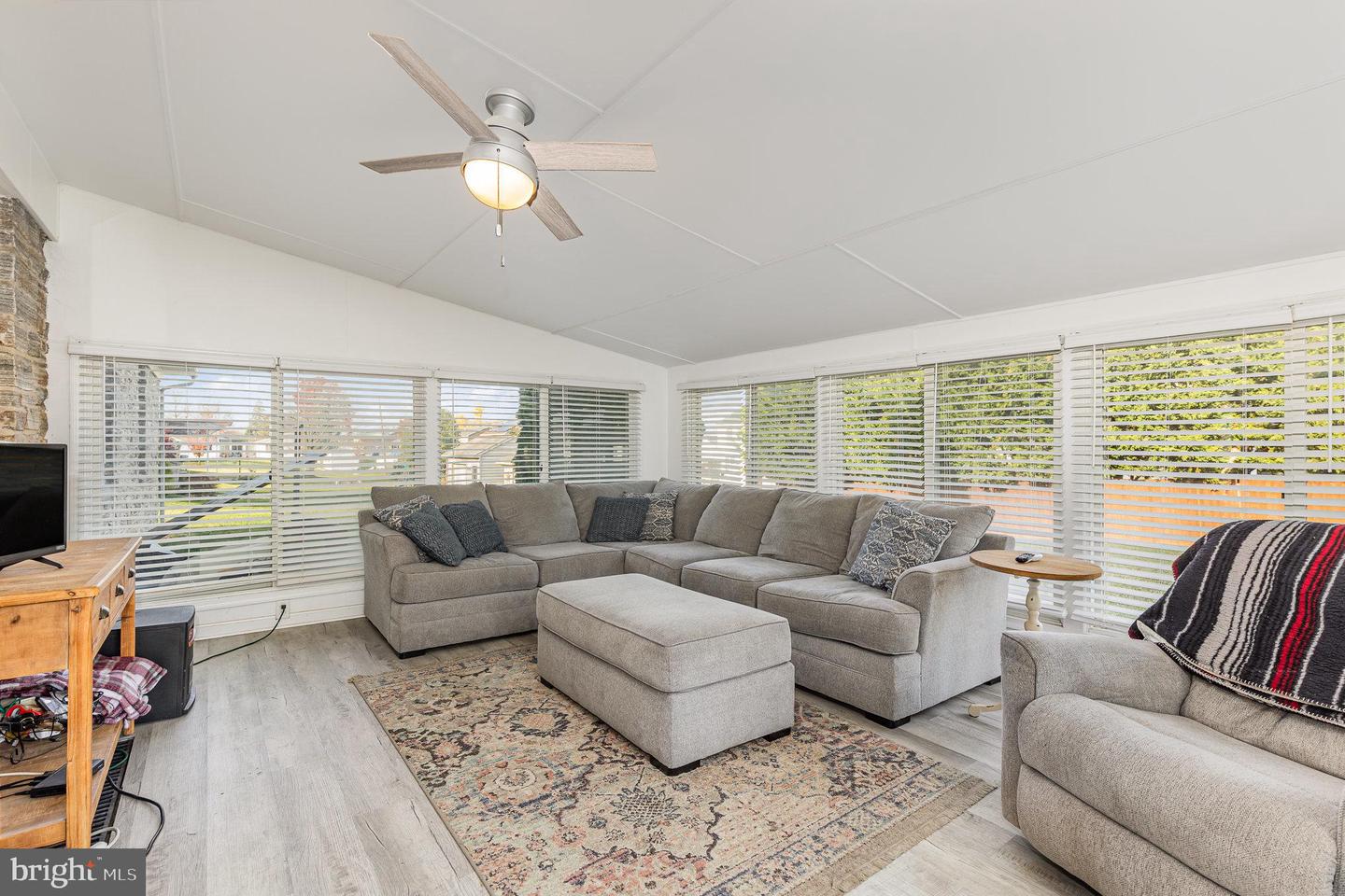 449 Glenwyn Dr Property Photo 12