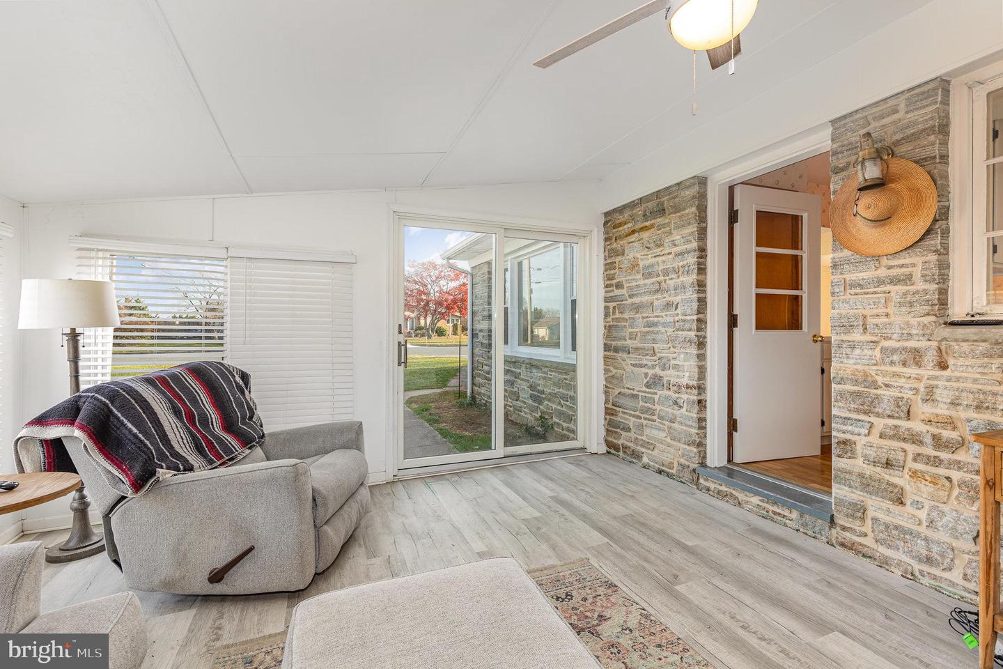 449 Glenwyn Dr Property Photo 13