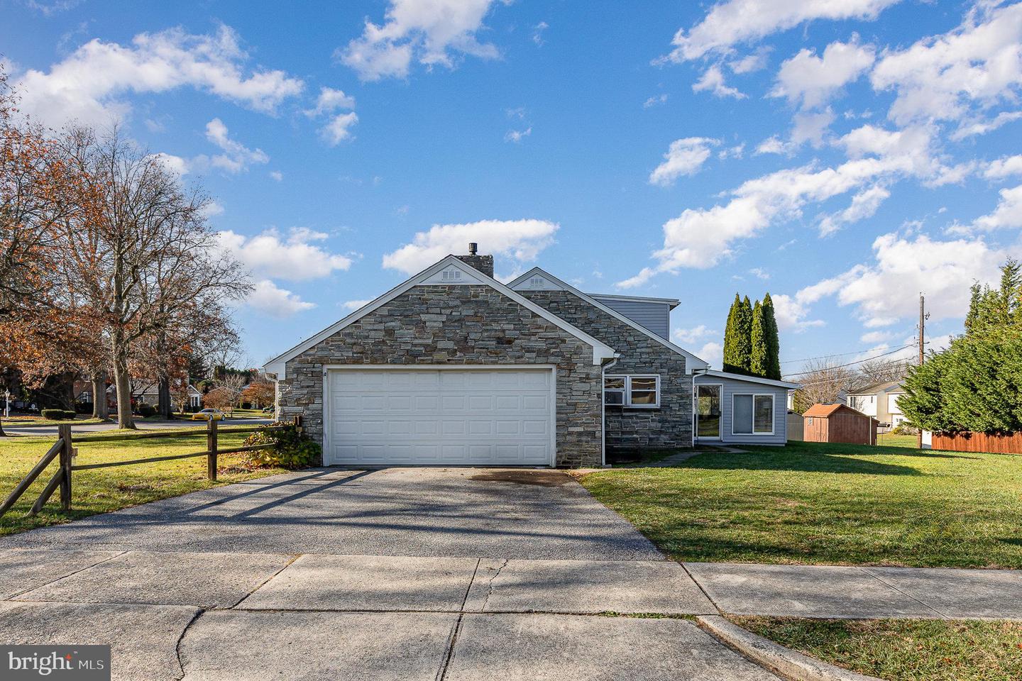 449 Glenwyn Dr Property Photo 42
