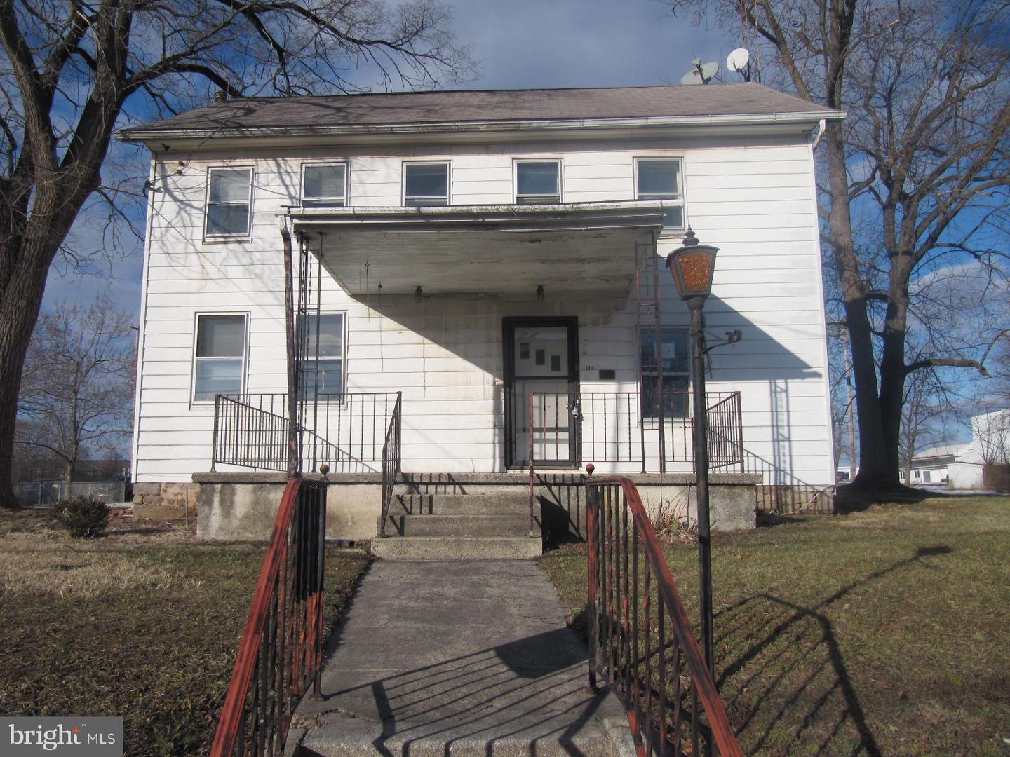 114 E York St Property Photo