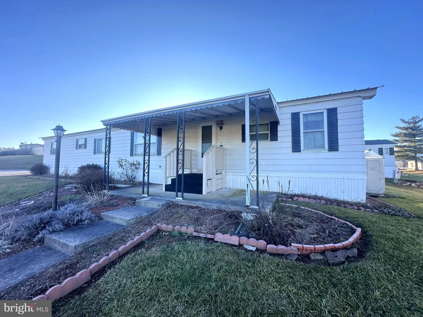 100 Sunrise Dr Property Photo