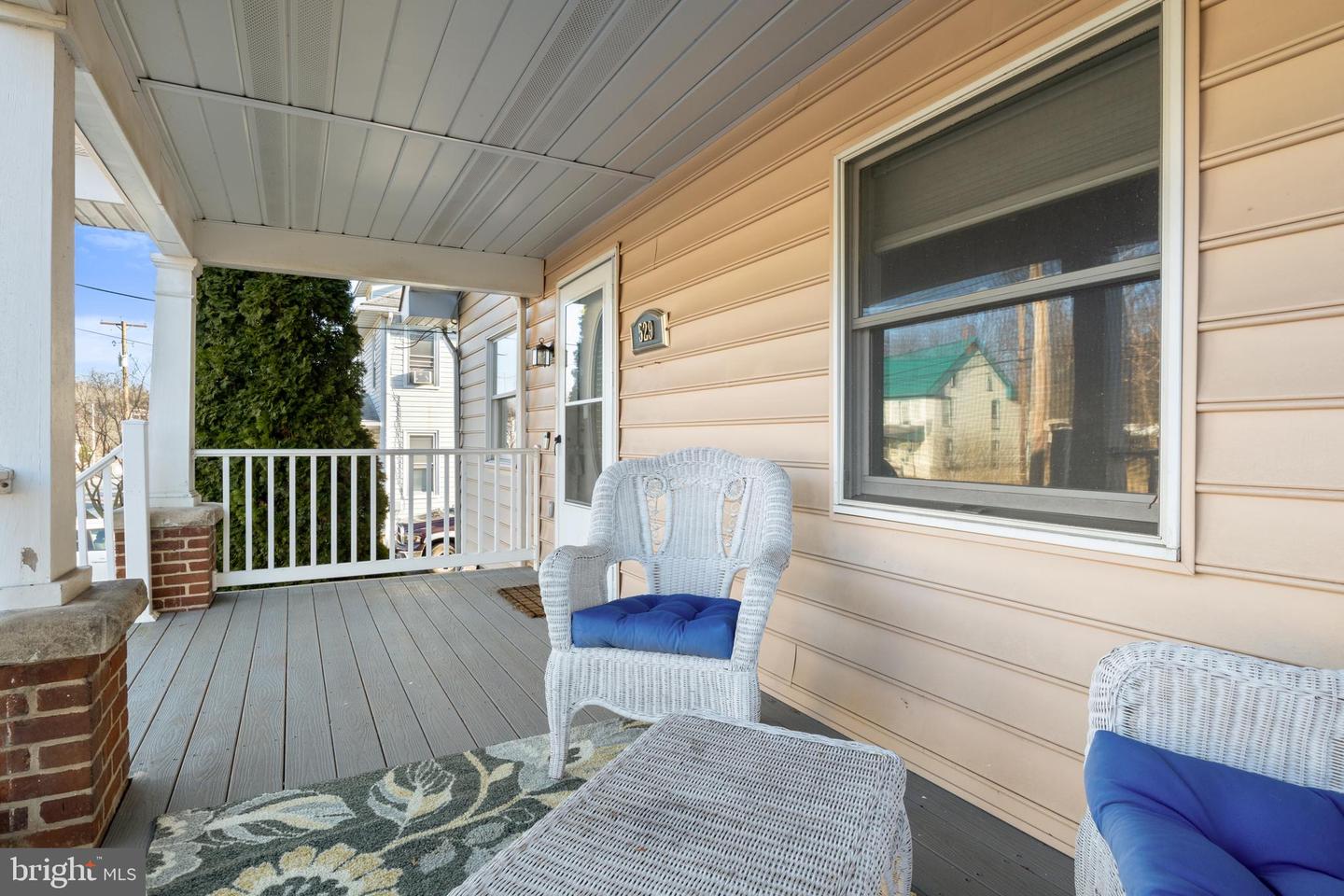 529 S Queen St Property Photo 4