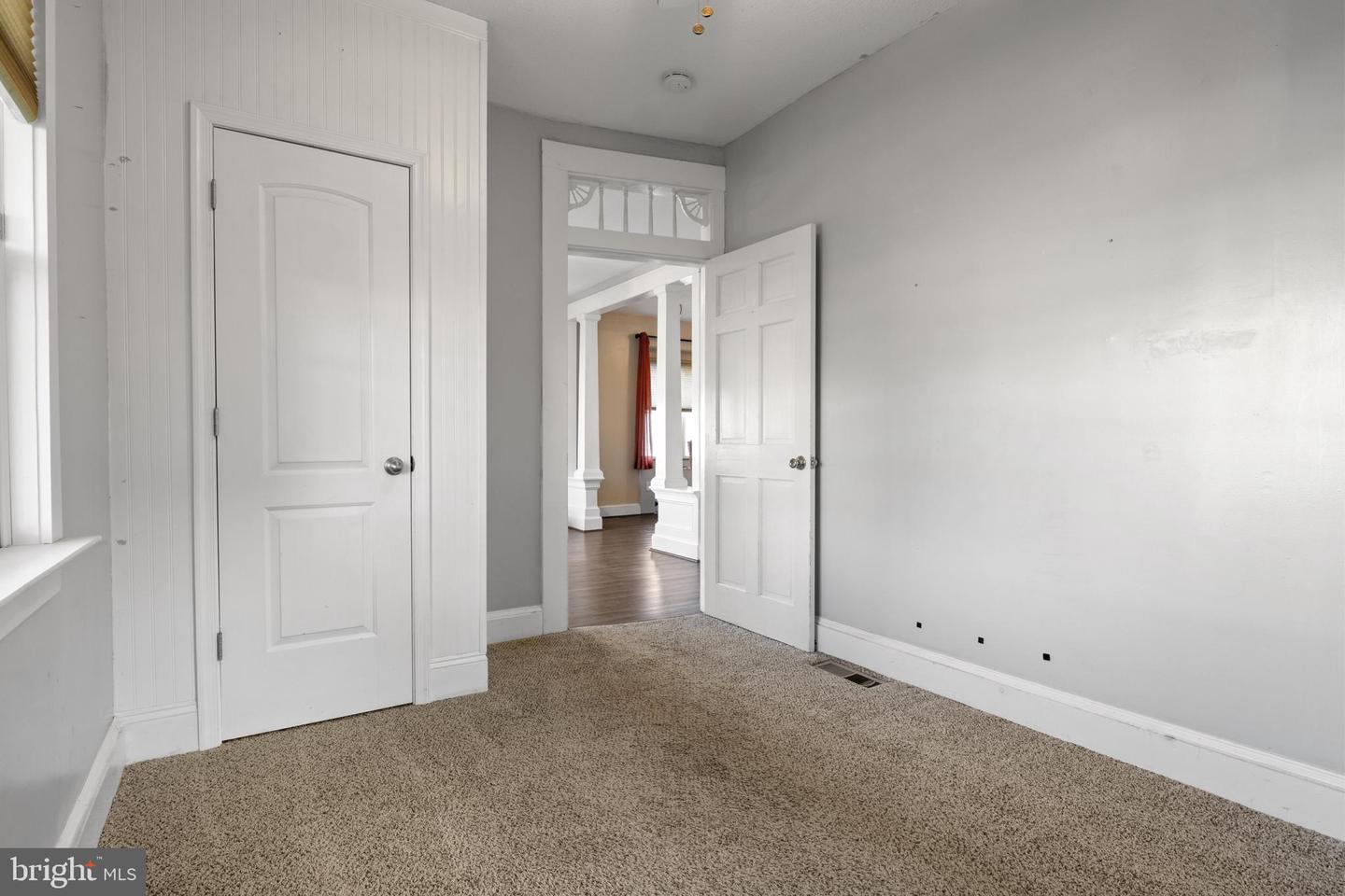 529 S Queen St Property Photo 8