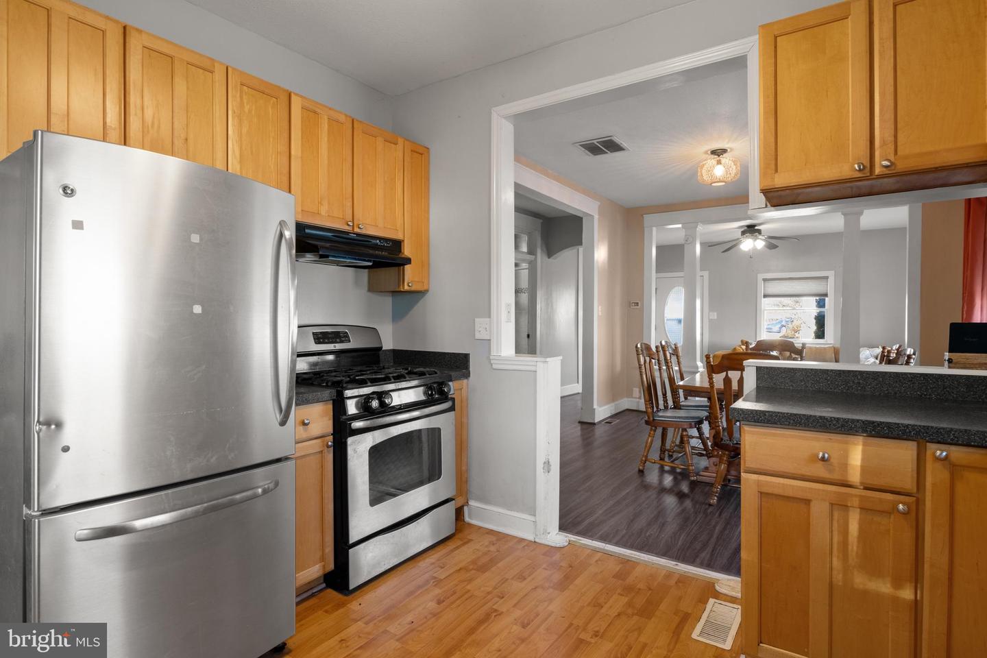 529 S Queen St Property Photo 14