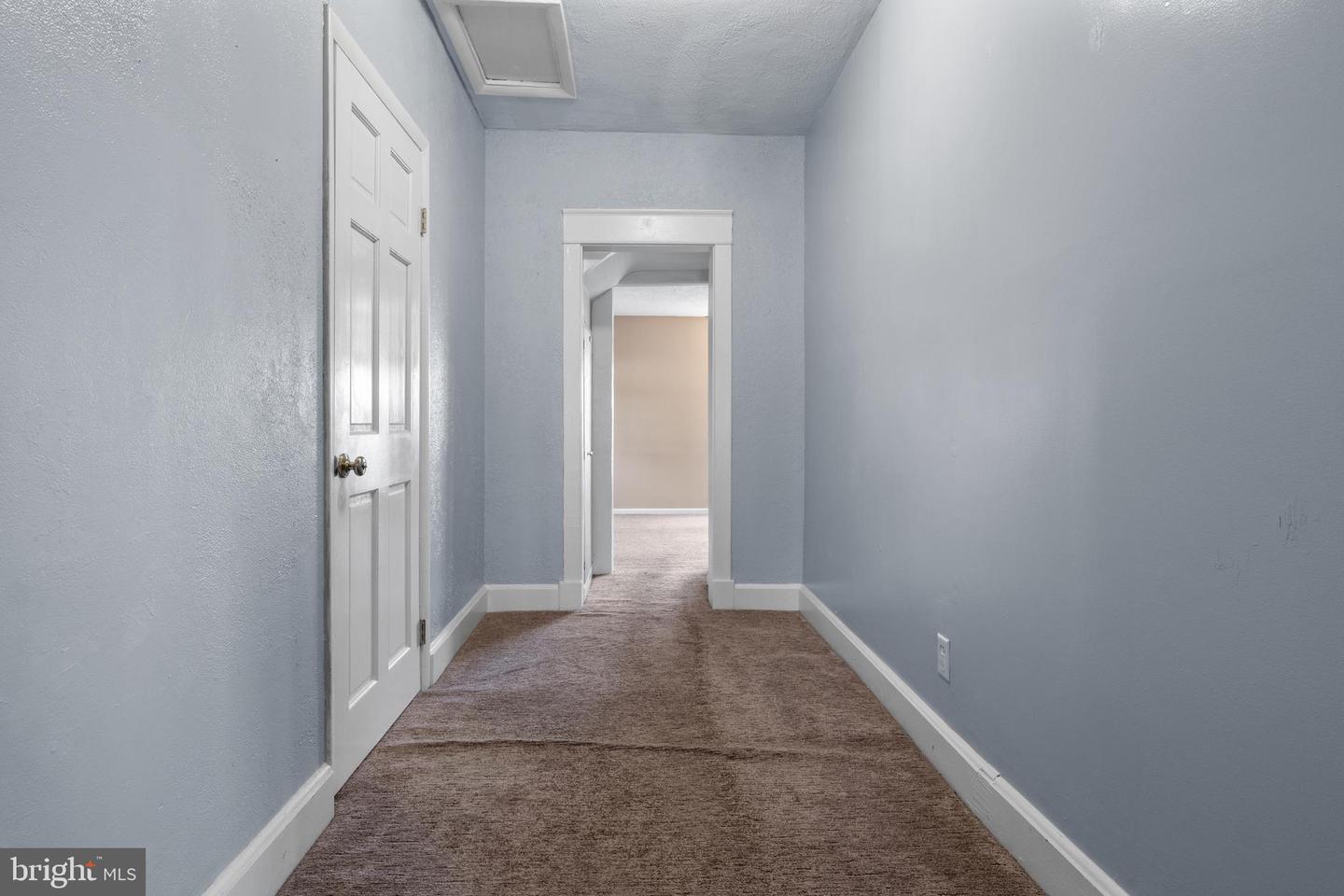 529 S Queen St Property Photo 17