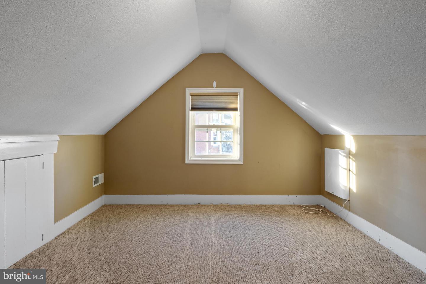 529 S Queen St Property Photo 24