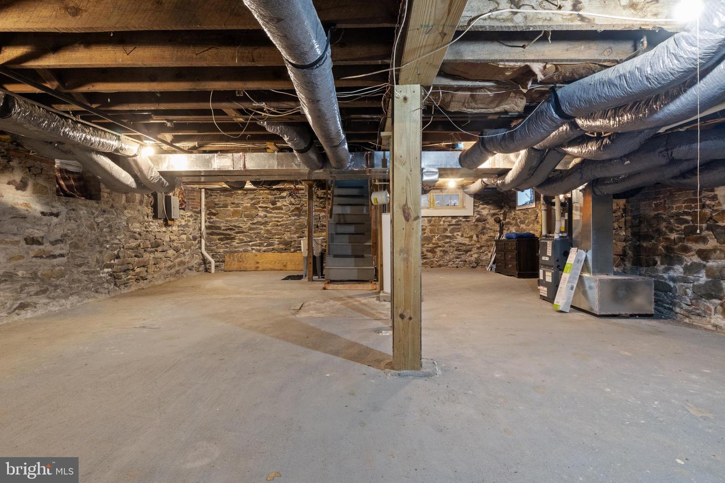 529 S Queen St Property Photo 30
