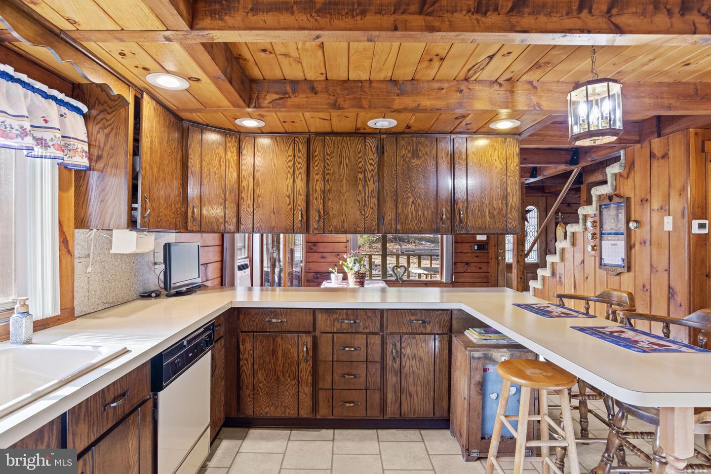 46 Woodview Rd Property Photo 16