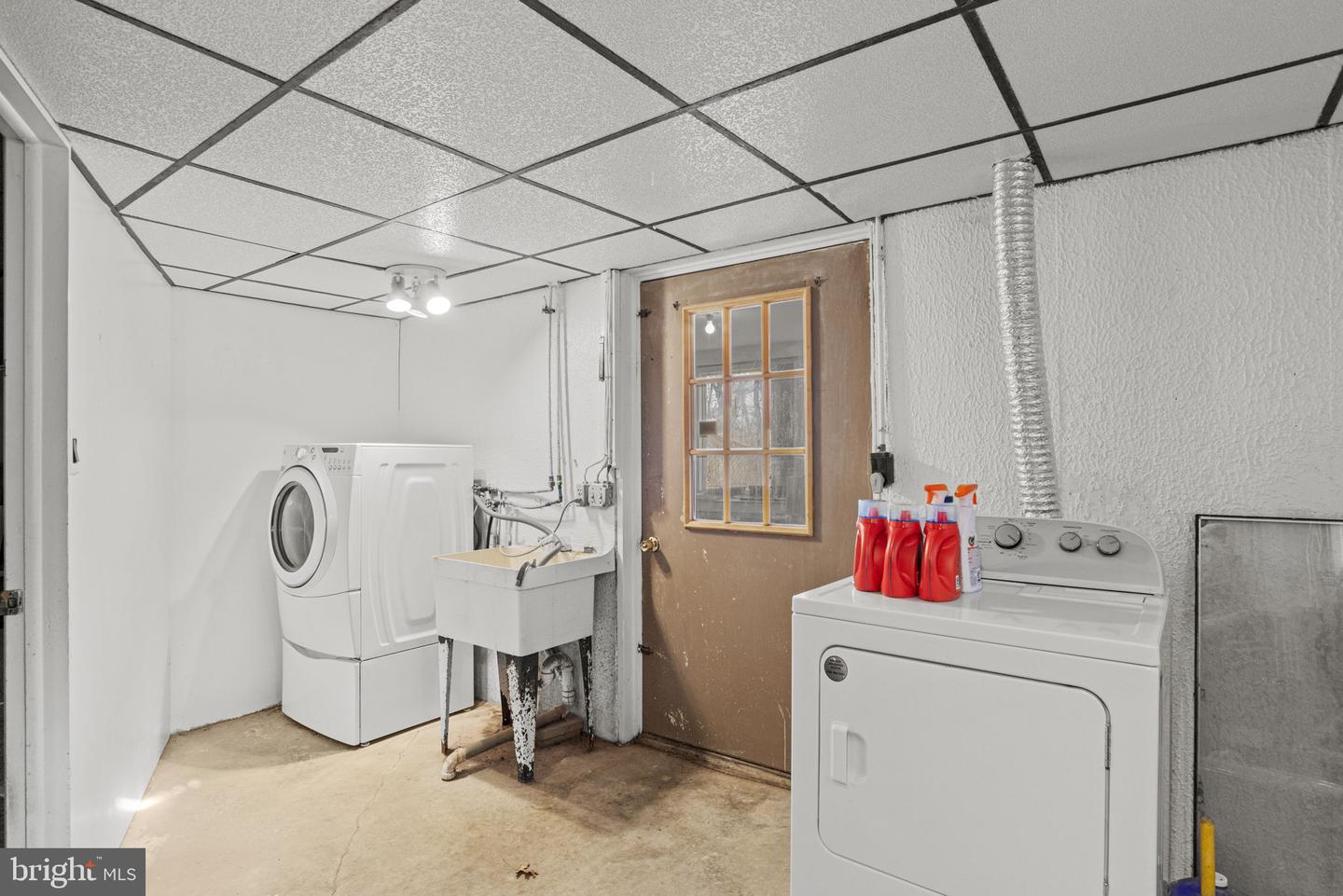 46 Woodview Rd Property Photo 32
