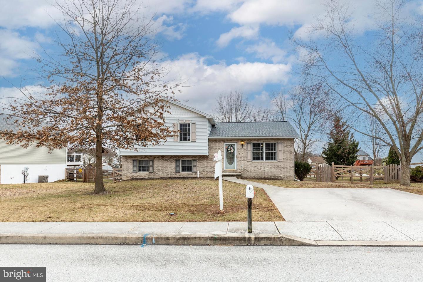 436 Lexington Way Property Photo