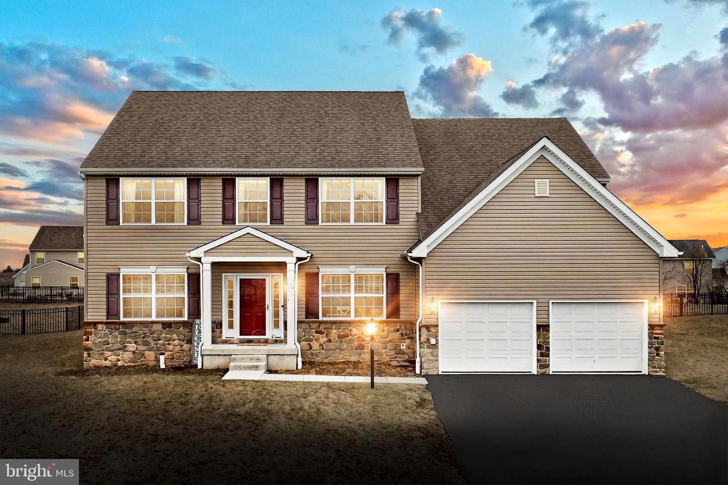 Applewood Real Estate Listings Main Image