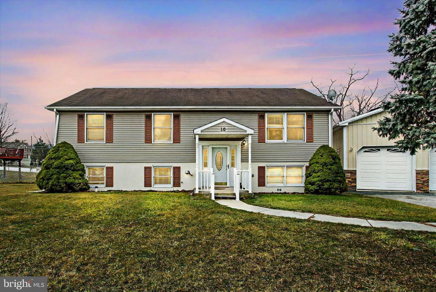 10 Heights Ct Property Photo