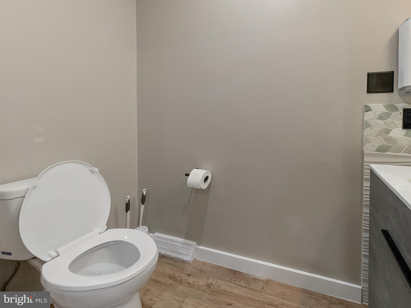 124 High Property Photo 15